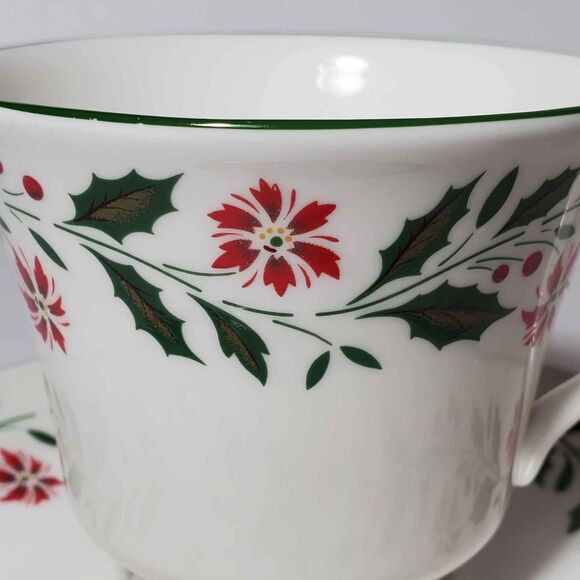 Royal Vale Teacup and Saucer Holly Winter Christmas Vintage - Picture 3 of 7